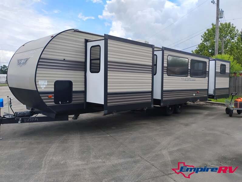 2019 Forest River WILDWOOD 33TS - Photo 3 - Liberty, TX 77575