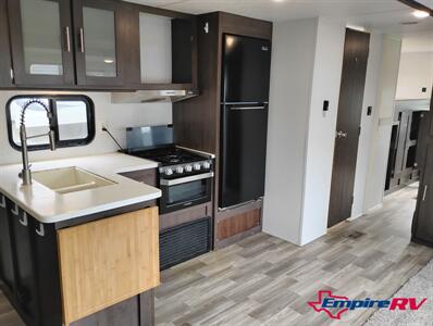 2019 Forest River WILDWOOD 33TS   - Photo 8 - Liberty, TX 77575