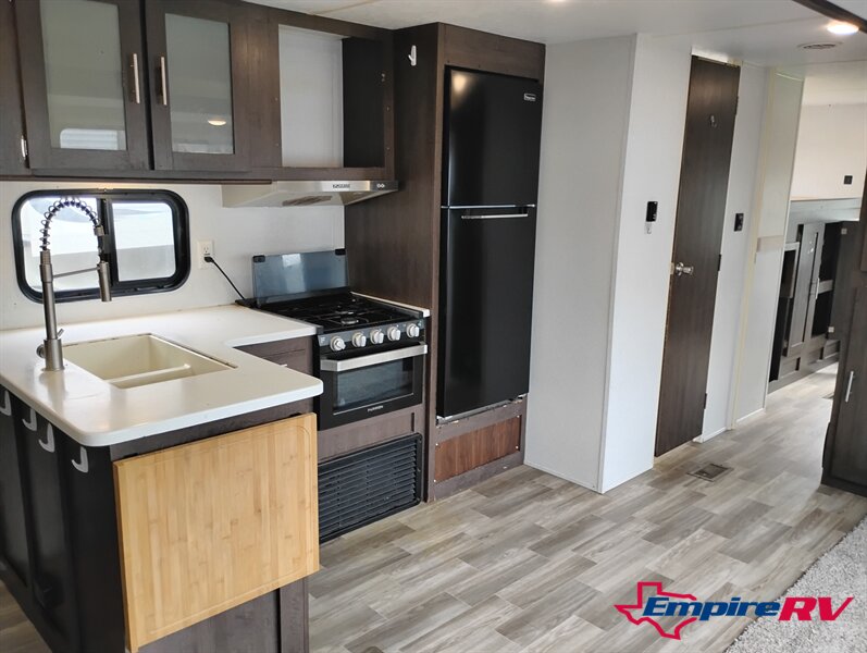 2019 Forest River WILDWOOD 33TS - Photo 8 - Liberty, TX 77575