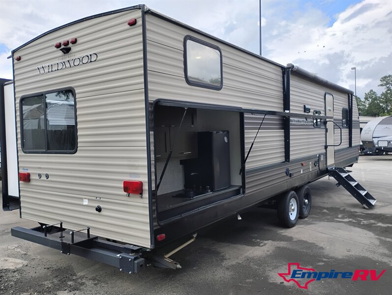 2019 Forest River WILDWOOD 33TS - Photo 5 - Liberty, TX 77575