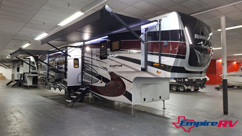 2022 Forest River Riverstone LEGACY 442MC   - Photo 1 - Oxnard, CA 93030