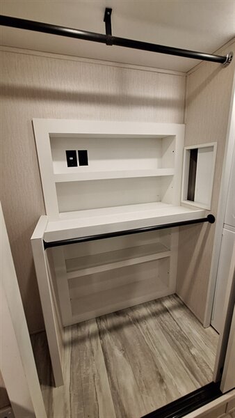 2022 Forest River Riverstone LEGACY 442MC - Photo 24 - Oxnard, CA 93030
