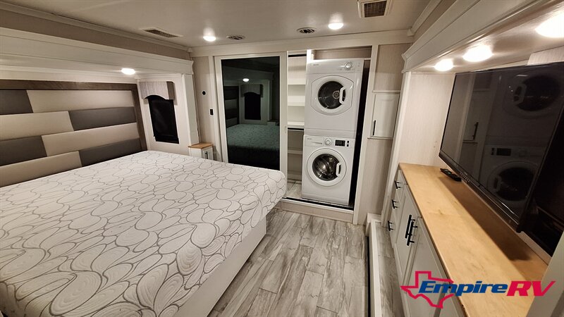 2022 Forest River Riverstone LEGACY 442MC - Photo 21 - Oxnard, CA 93030