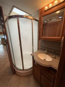 2010 Tiffin PHEATON 40QTH - Photo 17 - Liberty, TX 77575