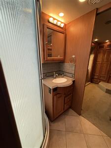 2010 Tiffin PHEATON 40QTH - Photo 13 - Liberty, TX 77575