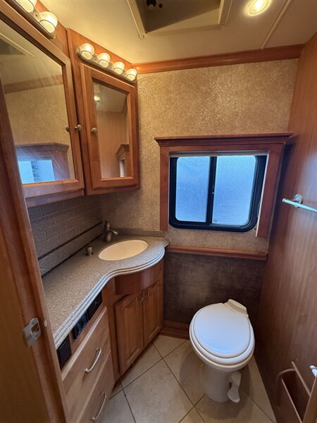 2010 Tiffin PHEATON 40QTH - Photo 16 - Liberty, TX 77575