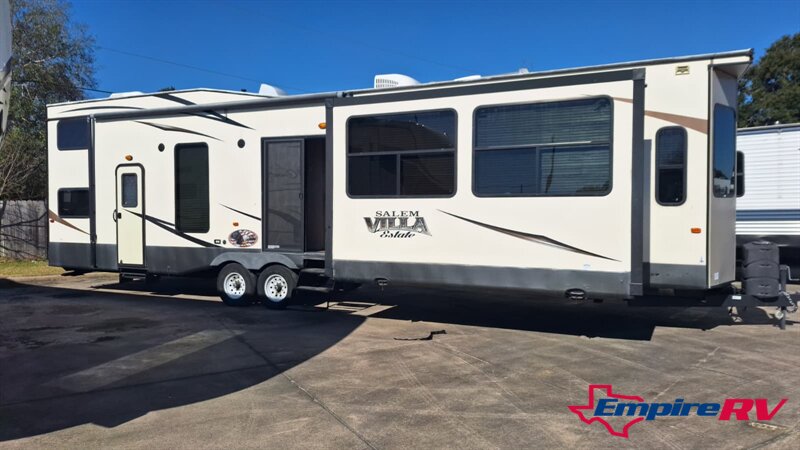 2017 Forest River SALEM VILLA 4092BFL   - Photo 1 - Liberty, TX 77575