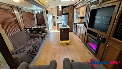 2017 Forest River SALEM VILLA 4092BFL   - Photo 9 - Liberty, TX 77575