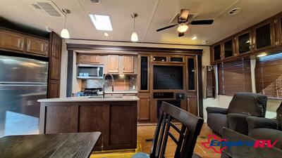 2017 Forest River SALEM VILLA 4092BFL   - Photo 10 - Liberty, TX 77575