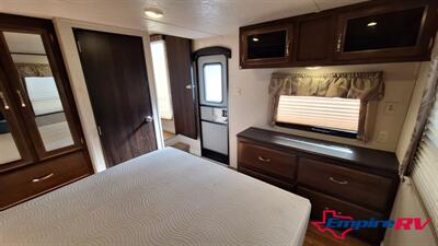 2017 Forest River SALEM VILLA 4092BFL   - Photo 15 - Liberty, TX 77575