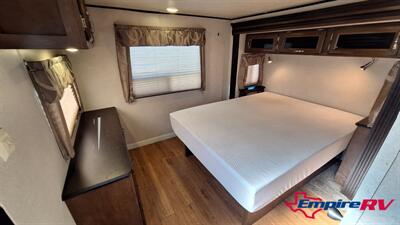 2017 Forest River SALEM VILLA 4092BFL   - Photo 14 - Liberty, TX 77575