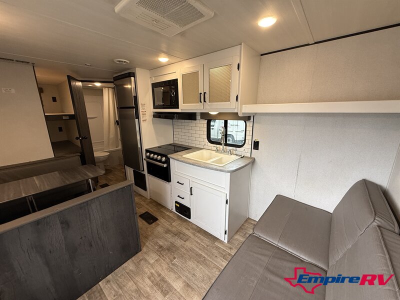 2022 Keystone HIDEOUT 262BH - Photo 5 - Liberty, TX 77575