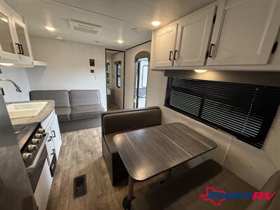 2022 Keystone HIDEOUT 262BH   - Photo 9 - Liberty, TX 77575