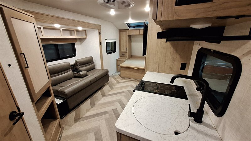 2022 Ember RV Overland 201FBQ - Photo 6 - Liberty, TX 77575