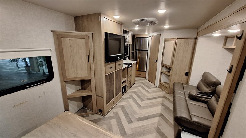 2022 Ember RV Overland 201FBQ - Photo 8 - Liberty, TX 77575