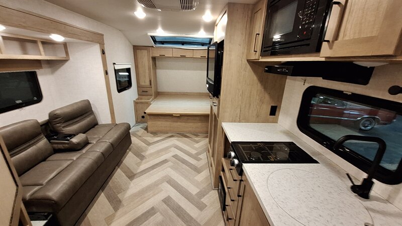 2022 Ember RV Overland 201FBQ - Photo 7 - Liberty, TX 77575