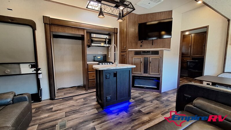 2019 Forest River Sierra - Photo 11 - Liberty, TX 77575