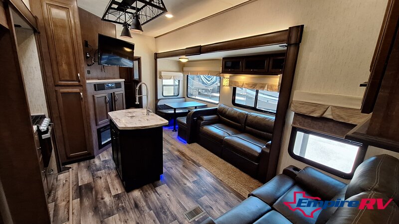 2019 Forest River Sierra - Photo 10 - Liberty, TX 77575