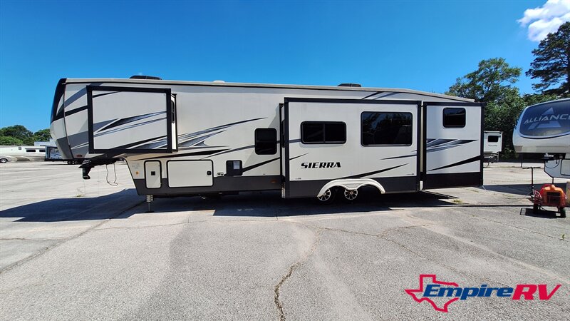 2019 Forest River Sierra - Photo 5 - Liberty, TX 77575
