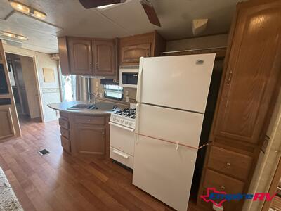 2009 Forest River SALEM 403FB   - Photo 8 - Liberty, TX 77575