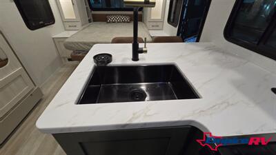 2026 Forest River NO BOUNDARIES 20.3 - Photo 12 - Liberty, TX 77575