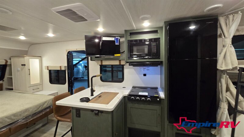 2026 Forest River NO BOUNDARIES 20.3 - Photo 8 - Liberty, TX 77575