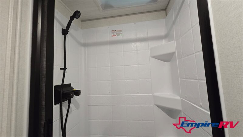 2026 Forest River NO BOUNDARIES 20.3 - Photo 19 - Liberty, TX 77575