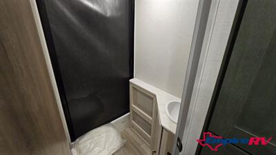 2026 Forest River NO BOUNDARIES 20.3 - Photo 18 - Liberty, TX 77575