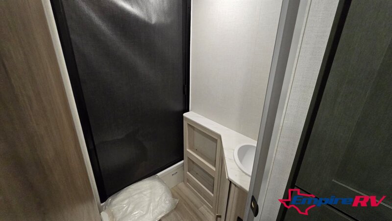 2026 Forest River NO BOUNDARIES 20.3 - Photo 18 - Liberty, TX 77575