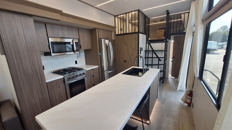 2025 Forest River Salem GRAND VILLA 44VIEW - Photo 7 - Liberty, TX 77575