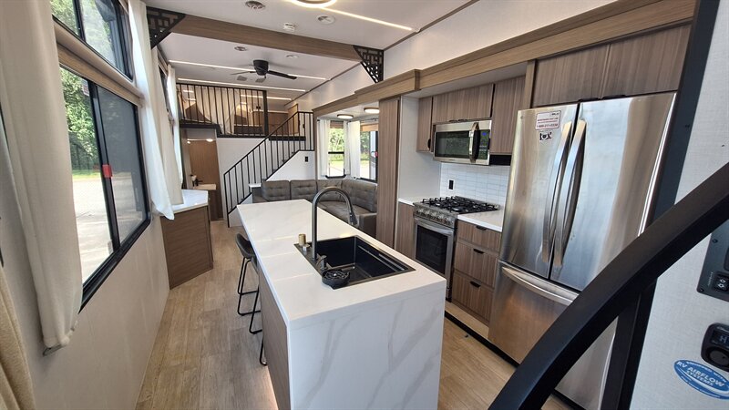 2025 Forest River Salem GRAND VILLA 44VIEW - Photo 5 - Liberty, TX 77575