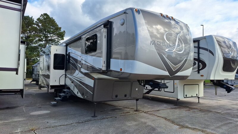 2020 DRV Suites MOBILE SUITE MANHATTAN   - Photo 1 - Liberty, TX 77575