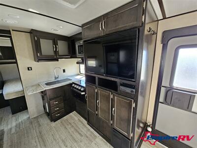 2020 Coachmen SPIRIT ULTRA LITE 2253rb   - Photo 12 - Liberty, TX 77575