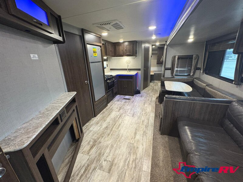 2018 CROSSROADS ZINGER 333DB - Photo 15 - Liberty, TX 77575