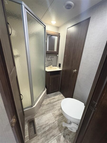 2018 CROSSROADS ZINGER 333DB - Photo 7 - Liberty, TX 77575