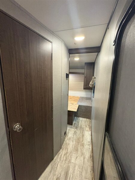 2018 CROSSROADS ZINGER 333DB - Photo 19 - Liberty, TX 77575