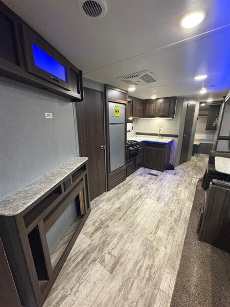2018 CROSSROADS ZINGER 333DB - Photo 14 - Liberty, TX 77575