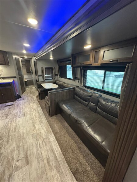 2018 CROSSROADS ZINGER 333DB - Photo 13 - Liberty, TX 77575