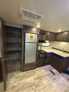 2018 CROSSROADS ZINGER 333DB   - Photo 26 - Liberty, TX 77575