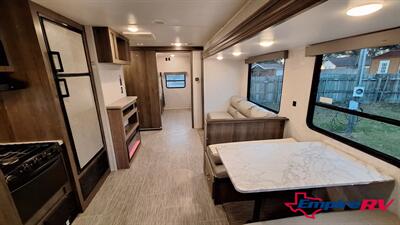 2022 EAST TO WEST 31KBH SILVER LAKE - Photo 6 - Liberty, TX 77575