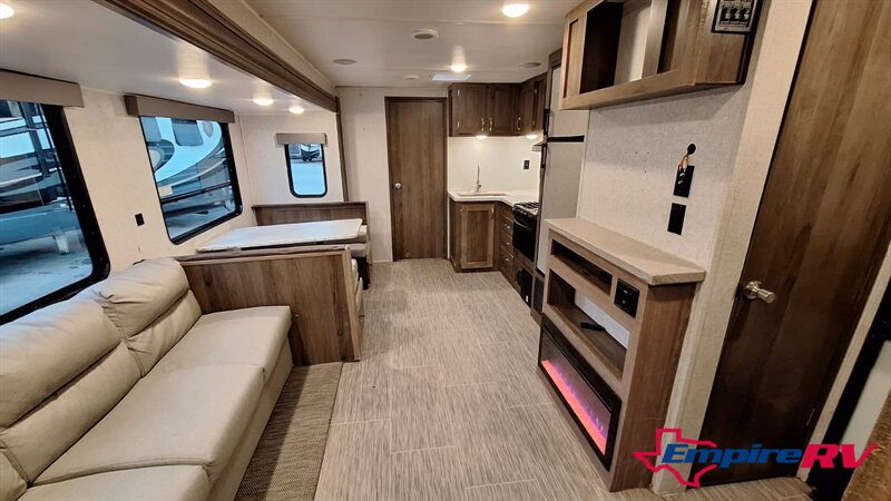 2022 EAST TO WEST 31KBH SILVER LAKE - Photo 5 - Liberty, TX 77575