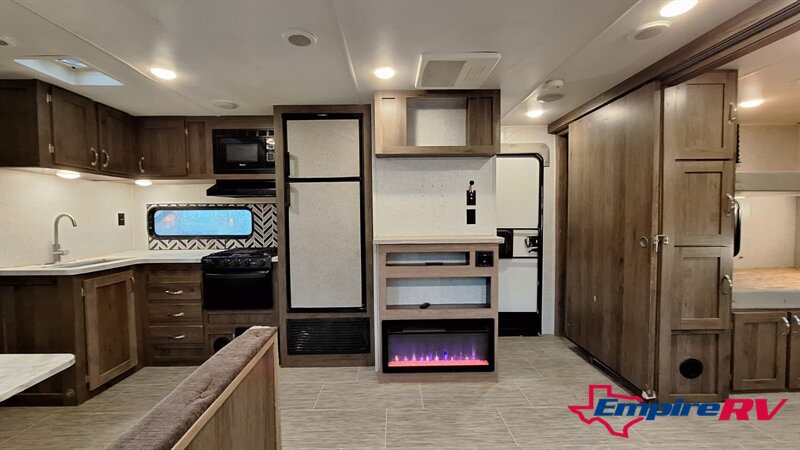 2022 EAST TO WEST 31KBH SILVER LAKE - Photo 7 - Liberty, TX 77575