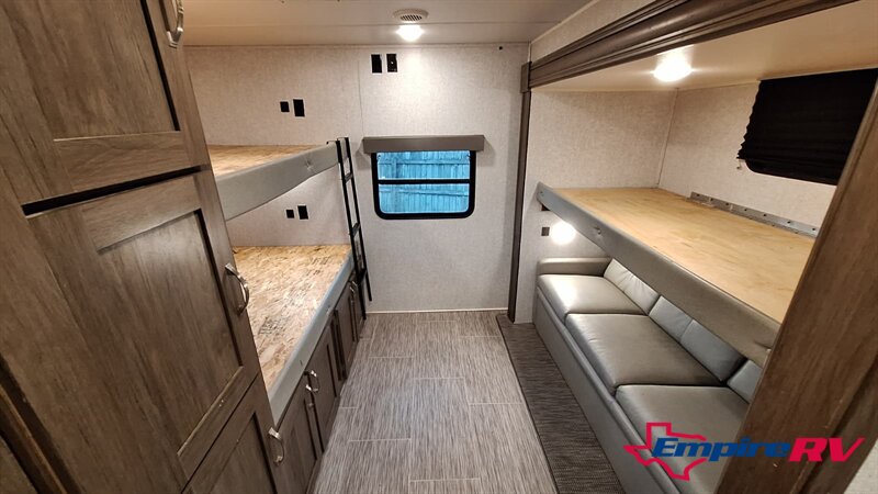 2022 EAST TO WEST 31KBH SILVER LAKE - Photo 8 - Liberty, TX 77575