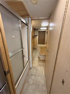 2004 Tiffin ALLEGRO BAY 34 XB   - Photo 10 - Liberty, TX 77575