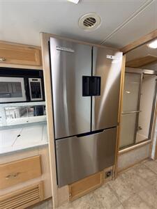 2004 Tiffin ALLEGRO BAY 34 XB   - Photo 9 - Liberty, TX 77575