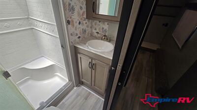 2021 Forest River Chapparal   - Photo 13 - Liberty, TX 77575