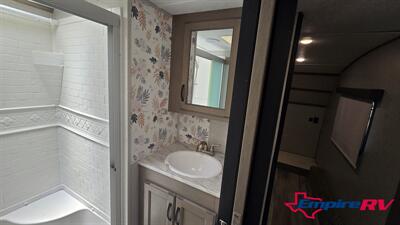 2021 Forest River Chapparal   - Photo 12 - Liberty, TX 77575