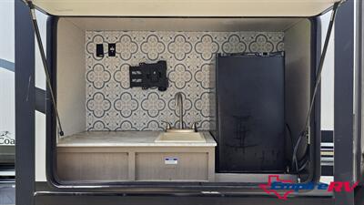 2021 Forest River Chapparal   - Photo 5 - Liberty, TX 77575