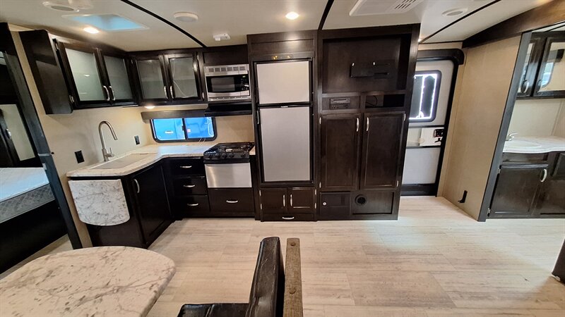 2018 Grand Design RV Imagine 2600rb - Photo 7 - Oxnard, CA 93030