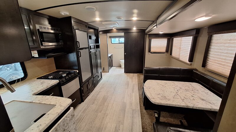 2018 Grand Design RV Imagine 2600rb - Photo 6 - Oxnard, CA 93030